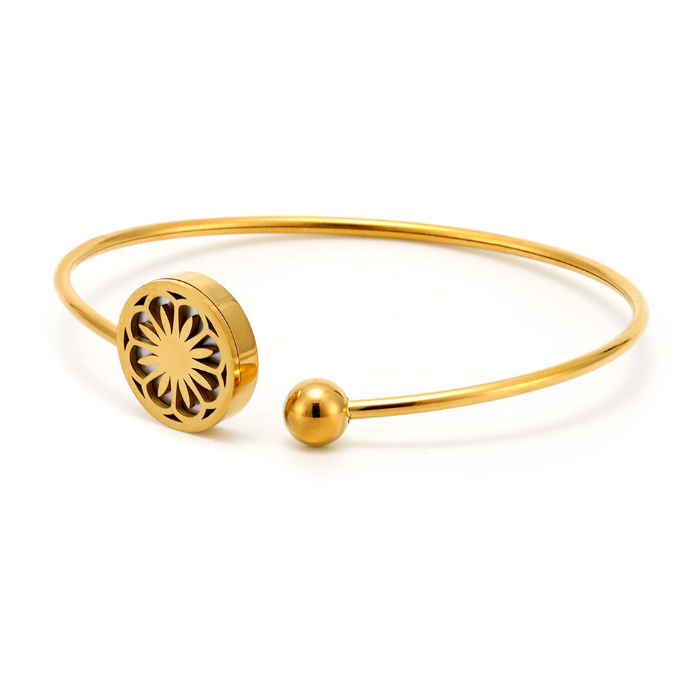 gold round charm bracelet