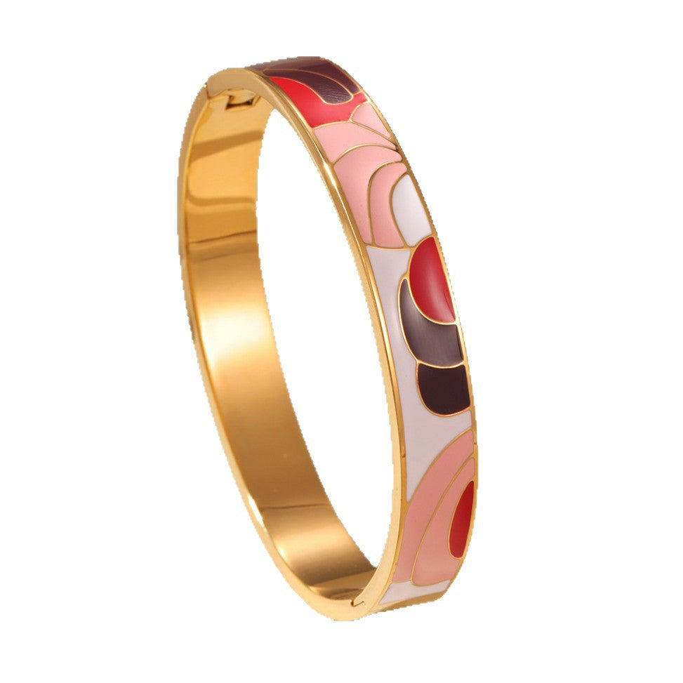 
vintage inspired gold bangle