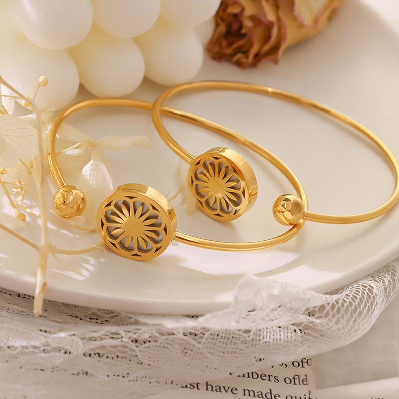 minimal gold chain bracelet