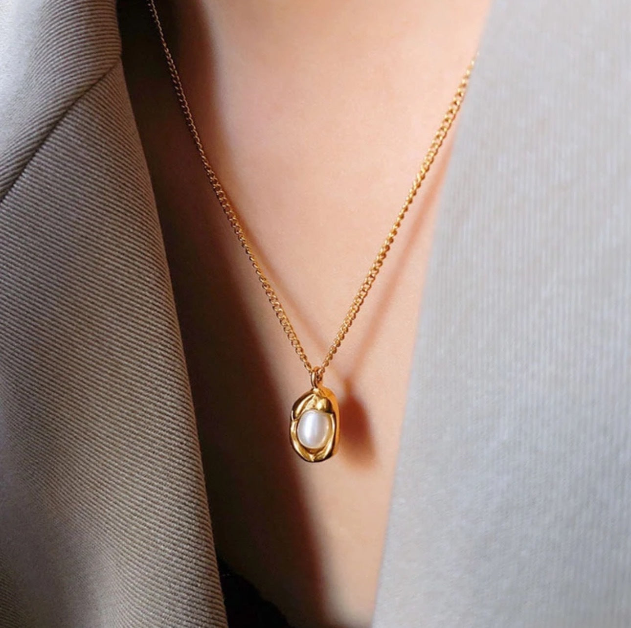 single pearl gold halo necklace